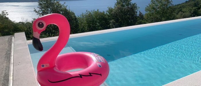Ferienhaus mit Pool direkt am Meer