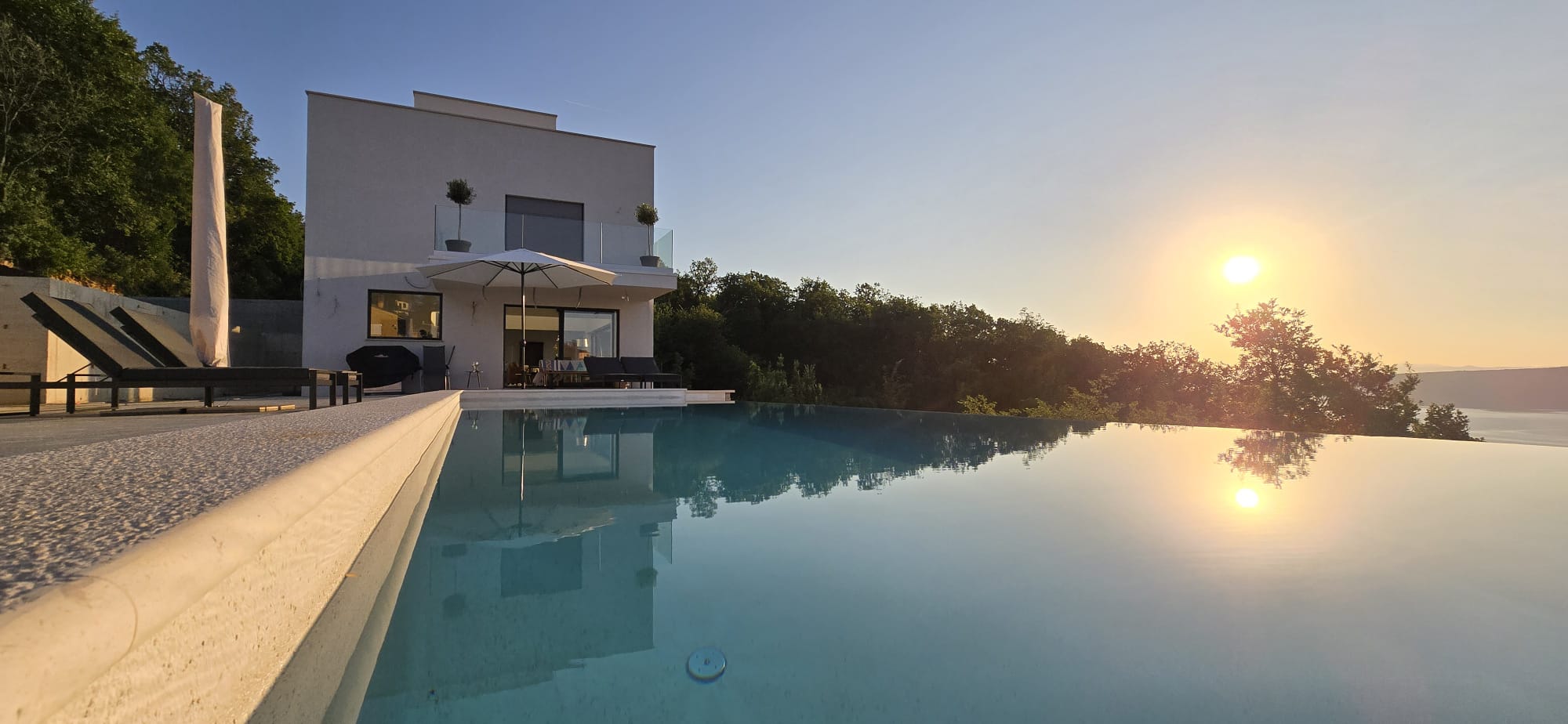 Villa Ena - Ferienhaus in Istrien mit Pool direkt am Meer und bestechendem Blick auf Meer und Natur