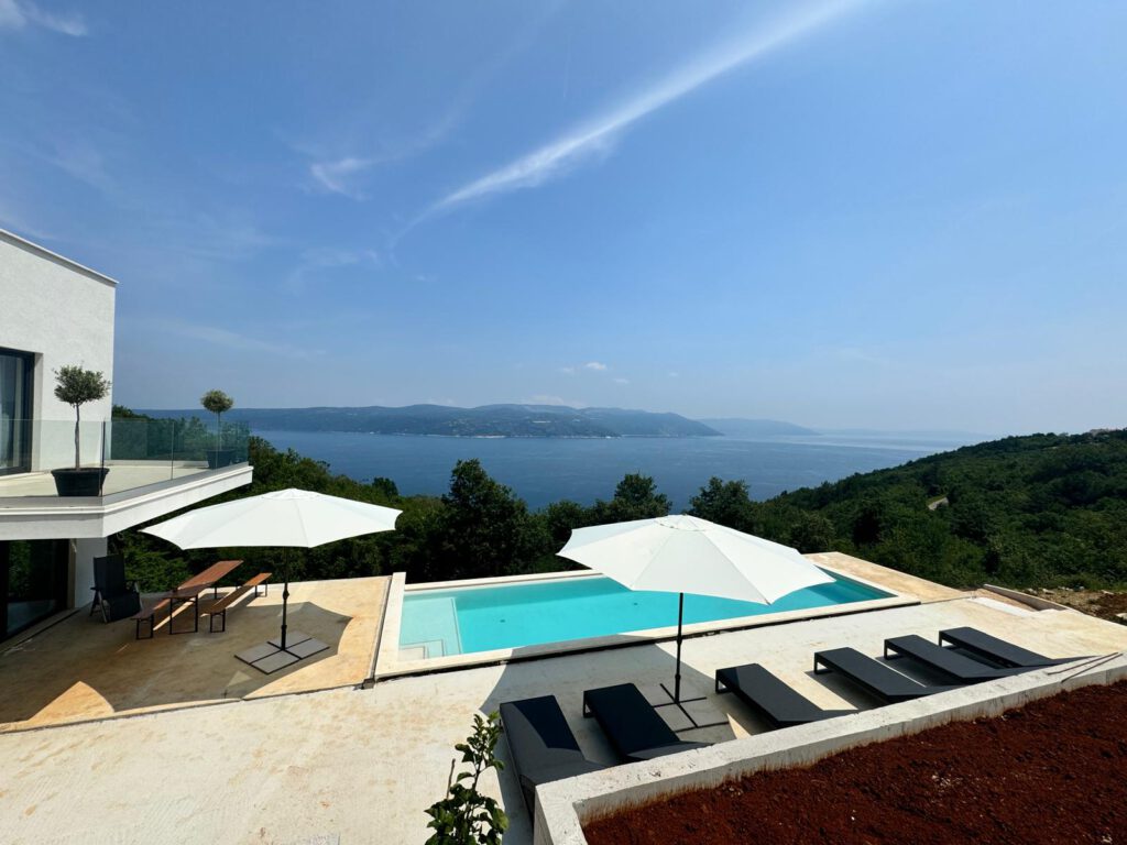Villa Ena - Ferienhaus mit privatem Pool und Blick auf Meer und Natur in Istrien